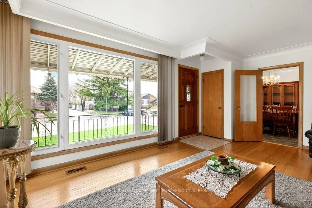 Photo 8 of 92 Reid Avenue S, Hamilton, Glenview — HOMEH