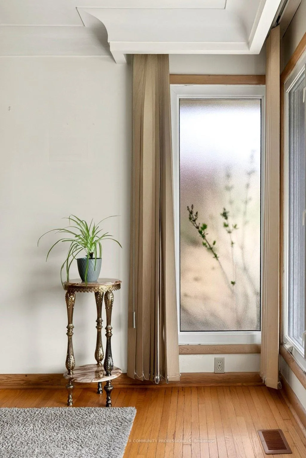 Photo 9 of 92 Reid Avenue S, Hamilton, Glenview — HOMEH