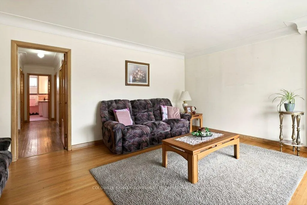 Photo 10 of 92 Reid Avenue S, Hamilton, Glenview — HOMEH