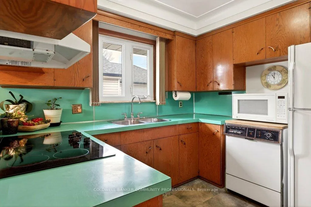Photo 14 of 92 Reid Avenue S, Hamilton, Glenview — HOMEH