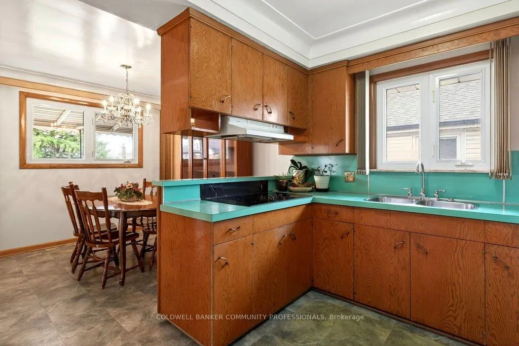 Photo 16 of 92 Reid Avenue S, Hamilton, Glenview — HOMEH