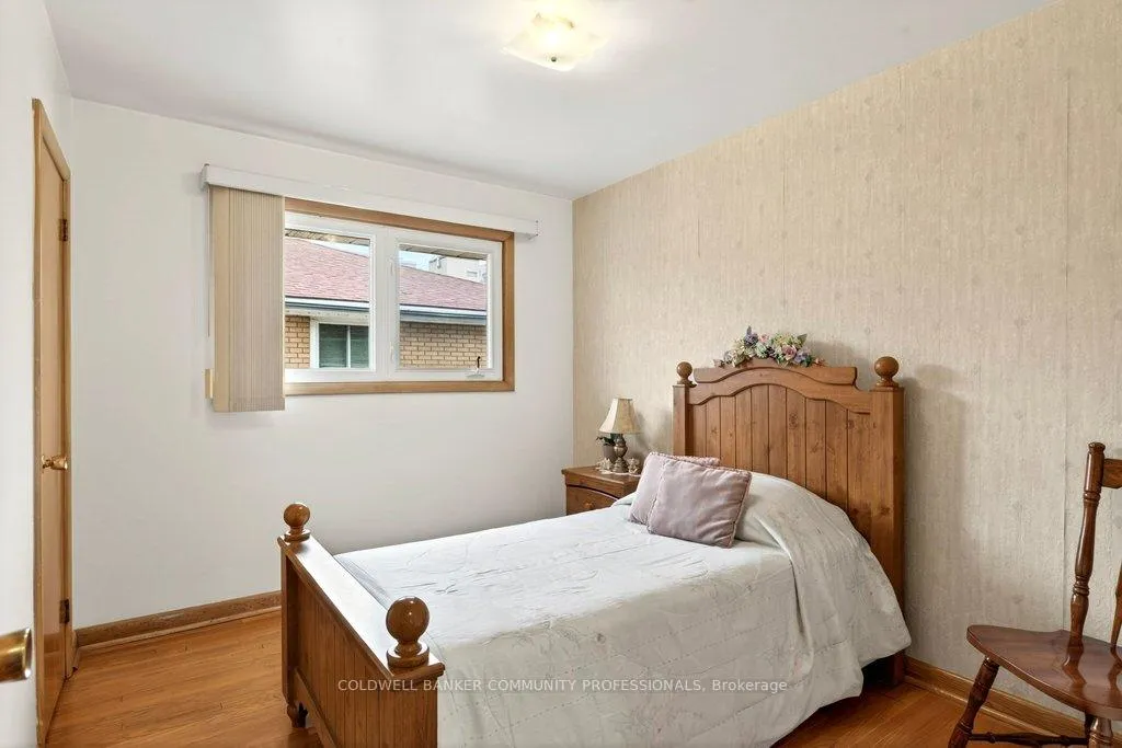 Photo 18 of 92 Reid Avenue S, Hamilton, Glenview — HOMEH