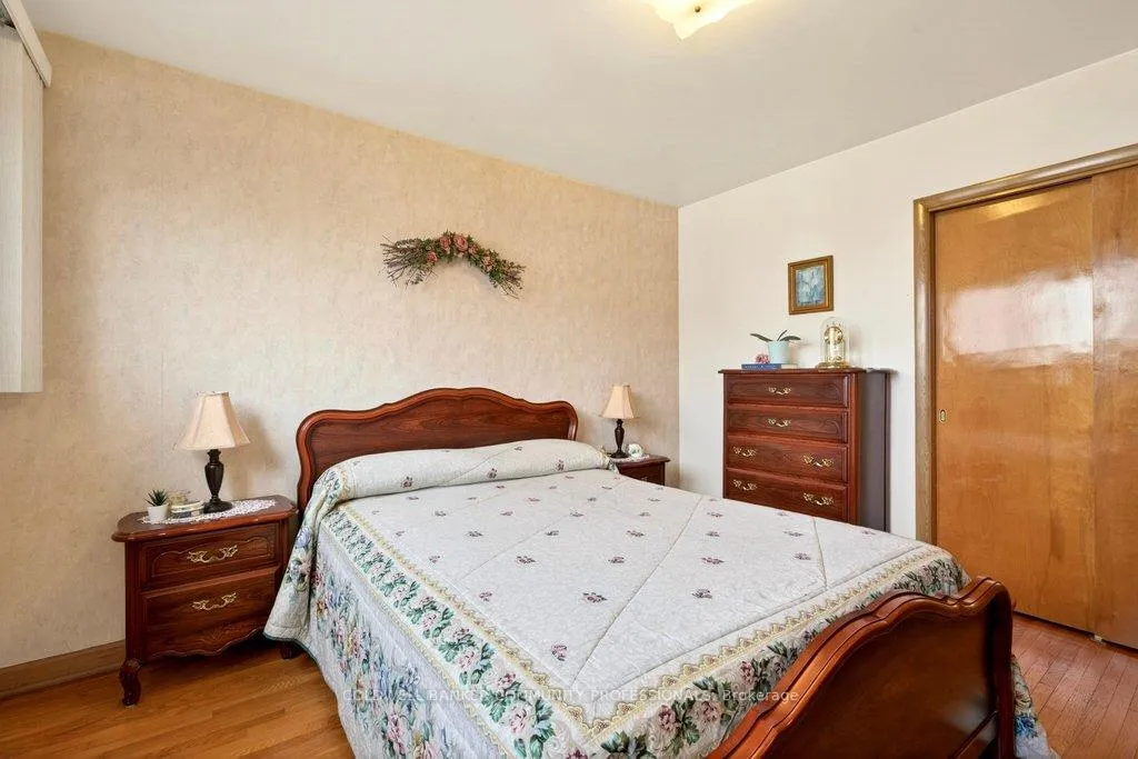 Photo 21 of 92 Reid Avenue S, Hamilton, Glenview — HOMEH