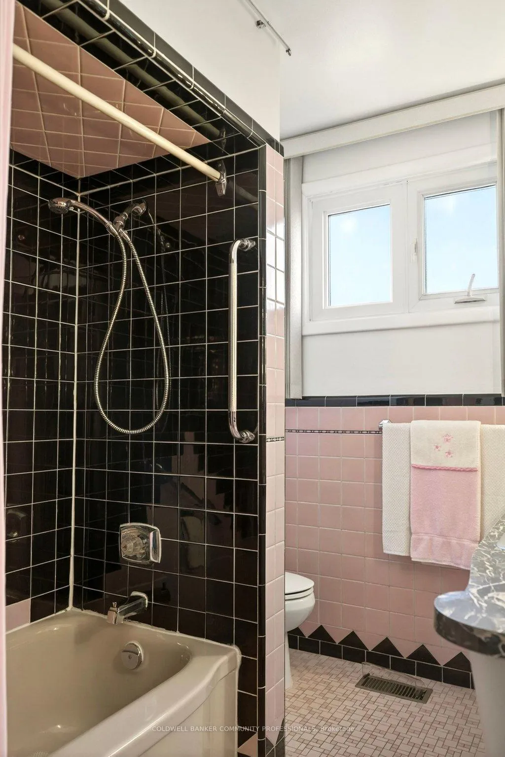 Photo 29 of 92 Reid Avenue S, Hamilton, Glenview — HOMEH