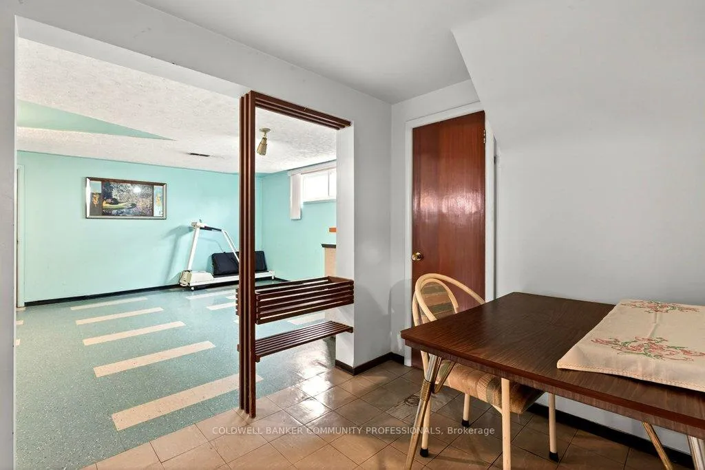 Photo 33 of 92 Reid Avenue S, Hamilton, Glenview — HOMEH