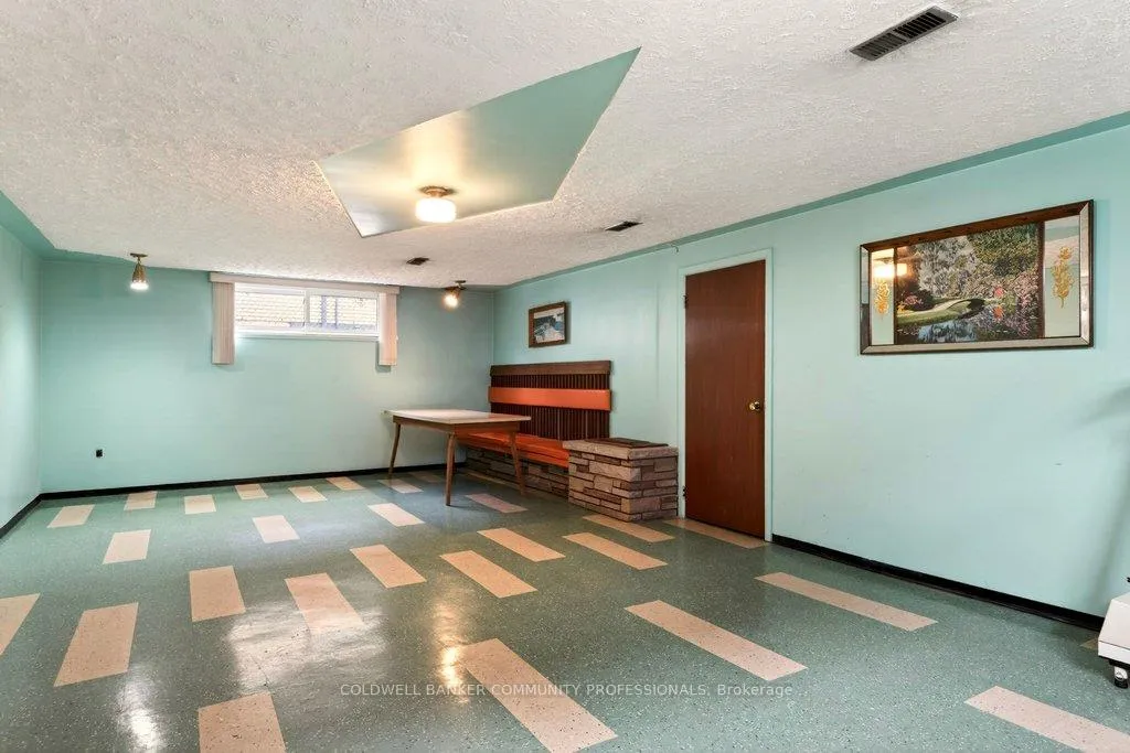 Photo 34 of 92 Reid Avenue S, Hamilton, Glenview — HOMEH