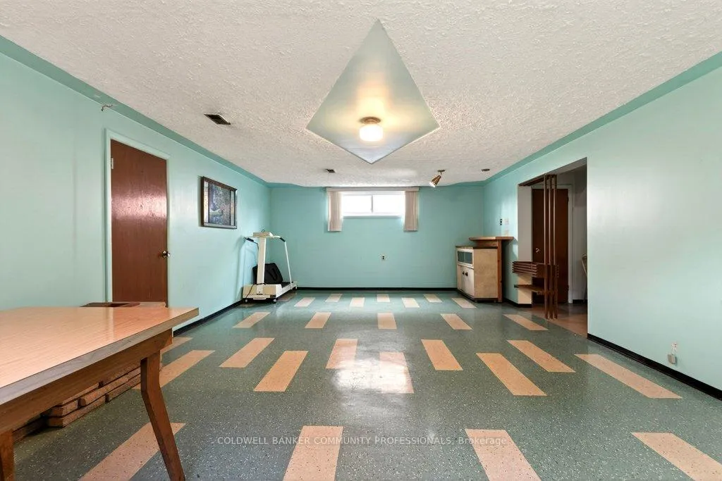 Photo 37 of 92 Reid Avenue S, Hamilton, Glenview — HOMEH