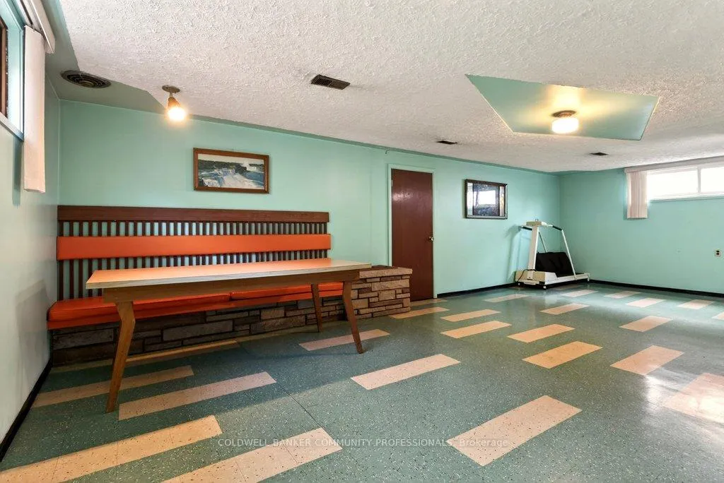 Photo 38 of 92 Reid Avenue S, Hamilton, Glenview — HOMEH
