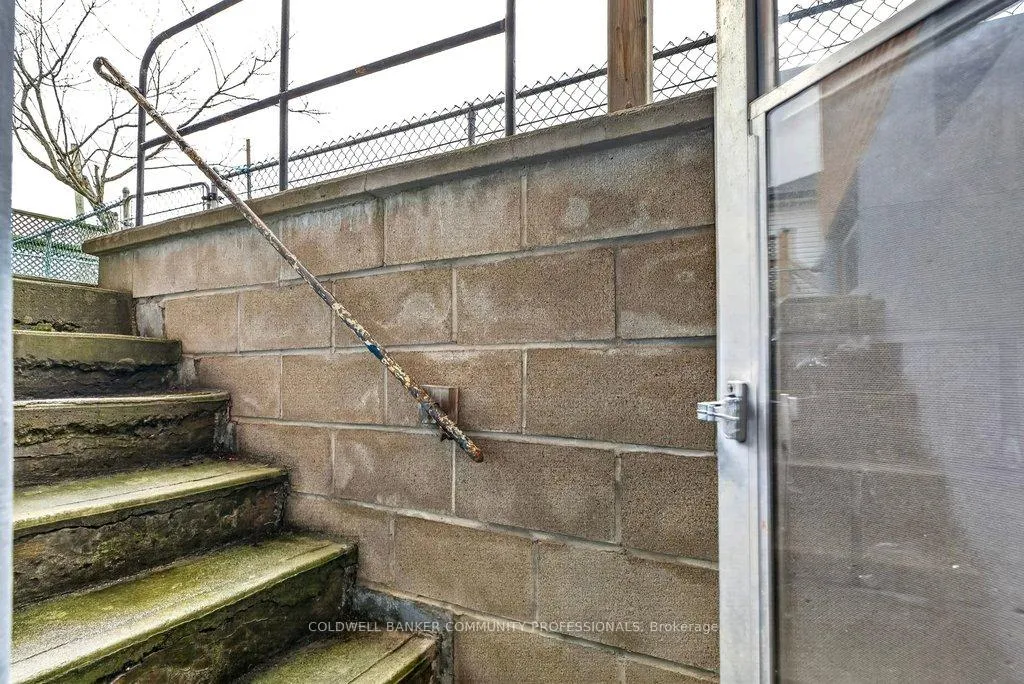 Photo 45 of 92 Reid Avenue S, Hamilton, Glenview — HOMEH
