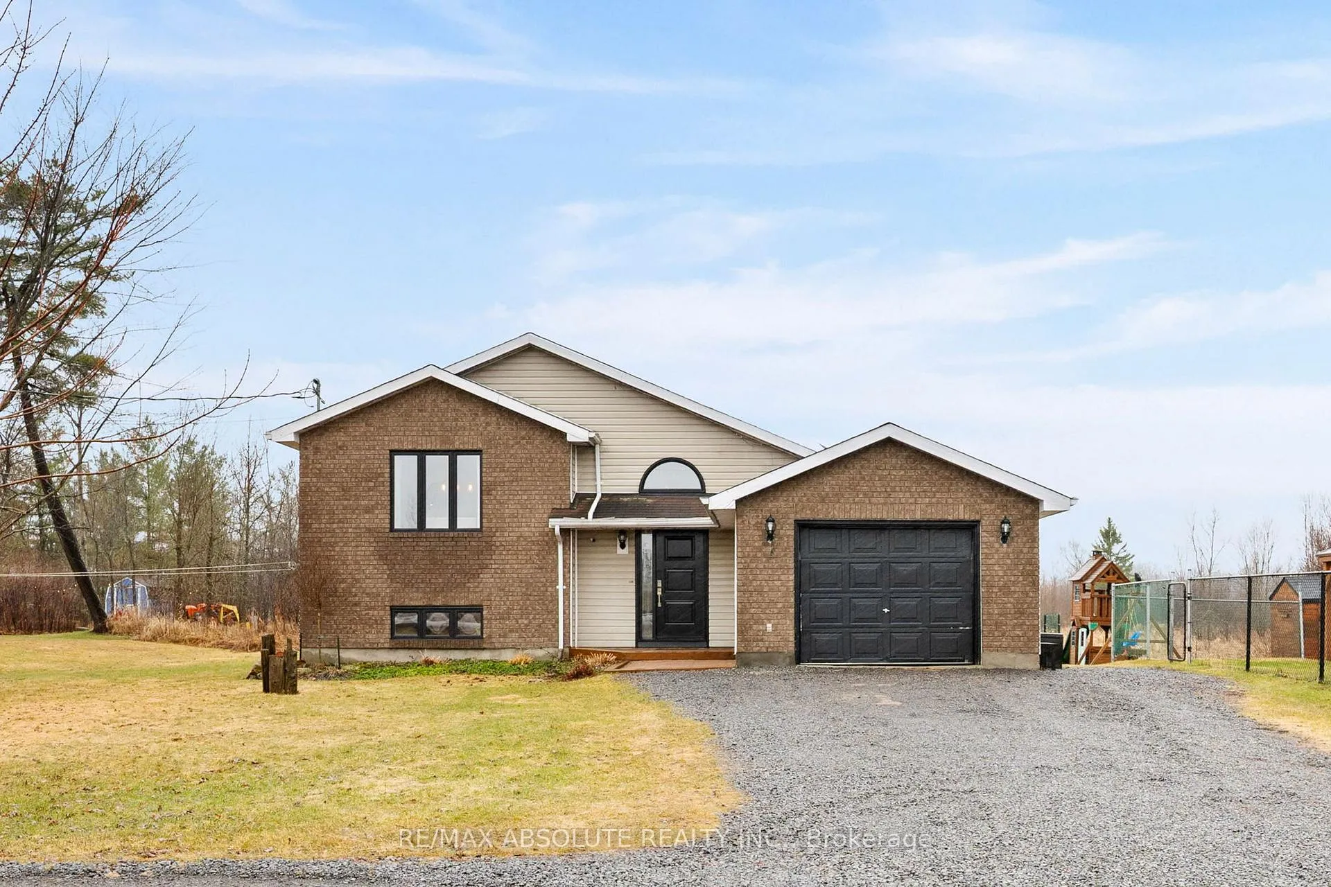Front of 1877 Russett Drive