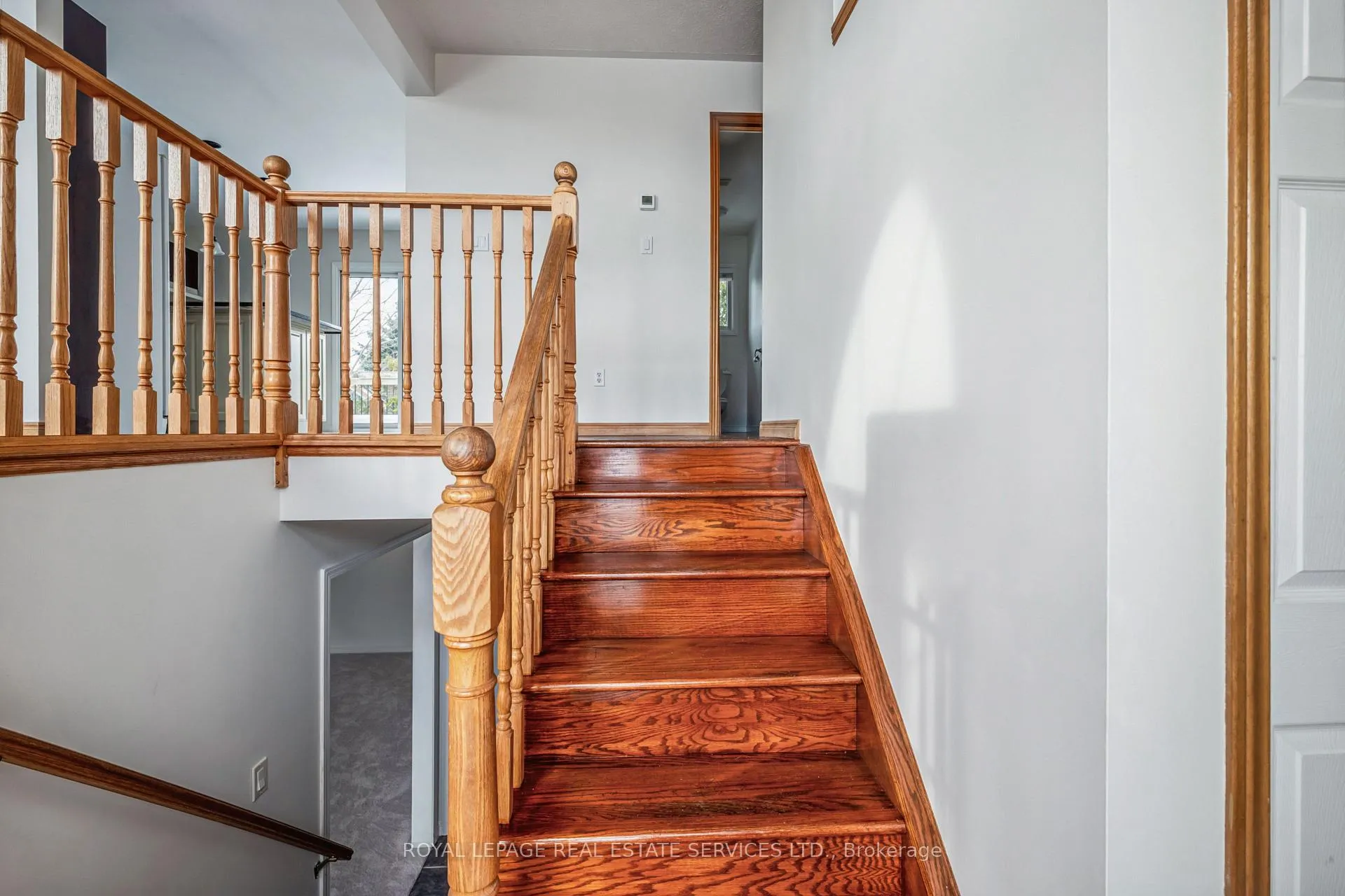 Photo 3 of 82 Whitlaw Way, Brant, Paris — HOMEH
