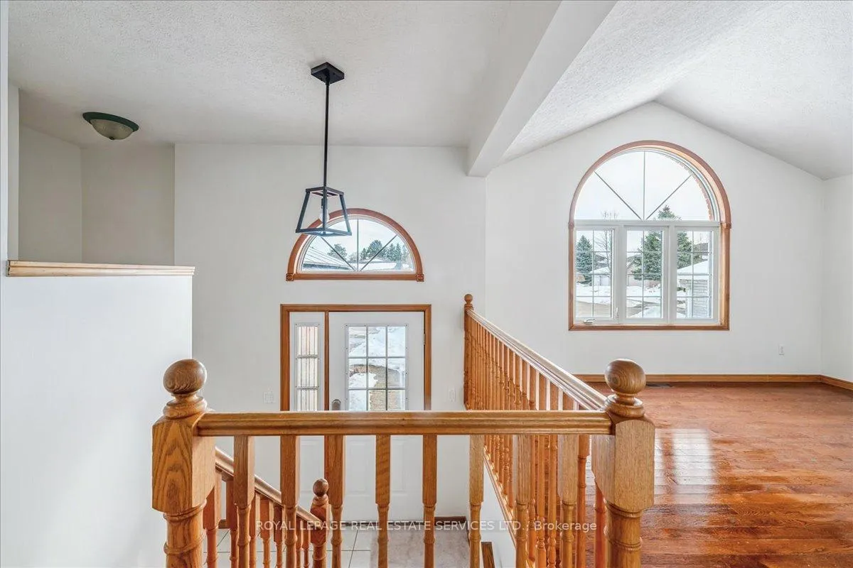 Photo 4 of 82 Whitlaw Way, Brant, Paris — HOMEH
