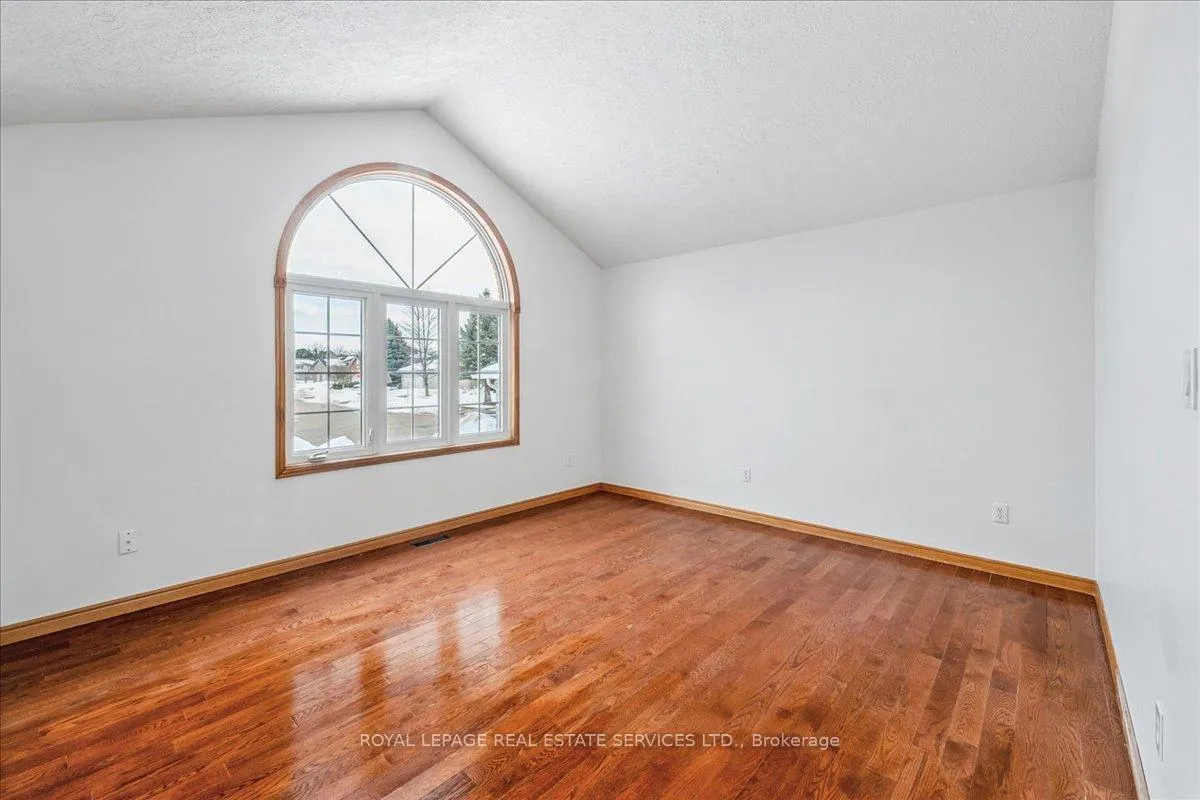 Photo 6 of 82 Whitlaw Way, Brant, Paris — HOMEH