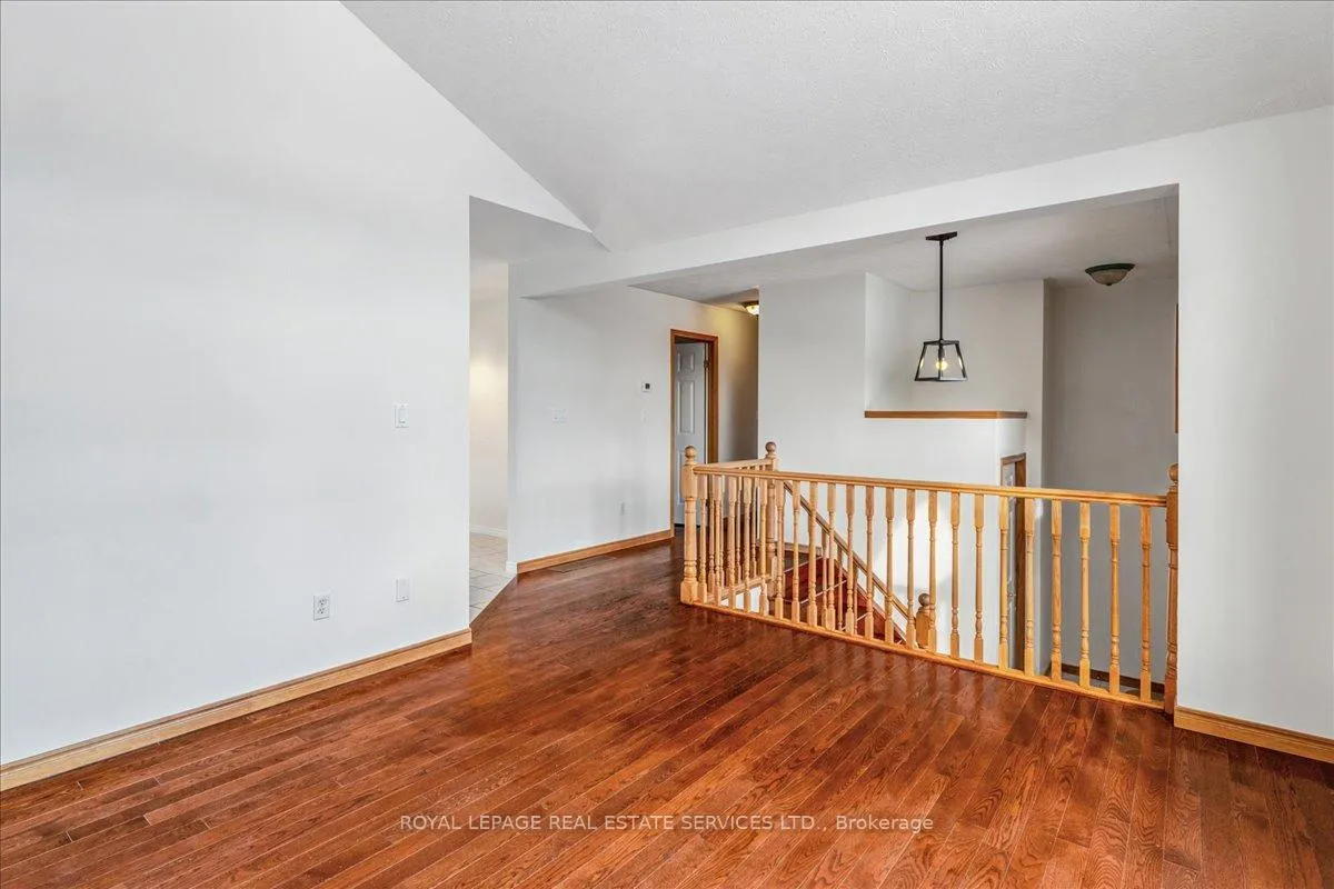 Photo 7 of 82 Whitlaw Way, Brant, Paris — HOMEH