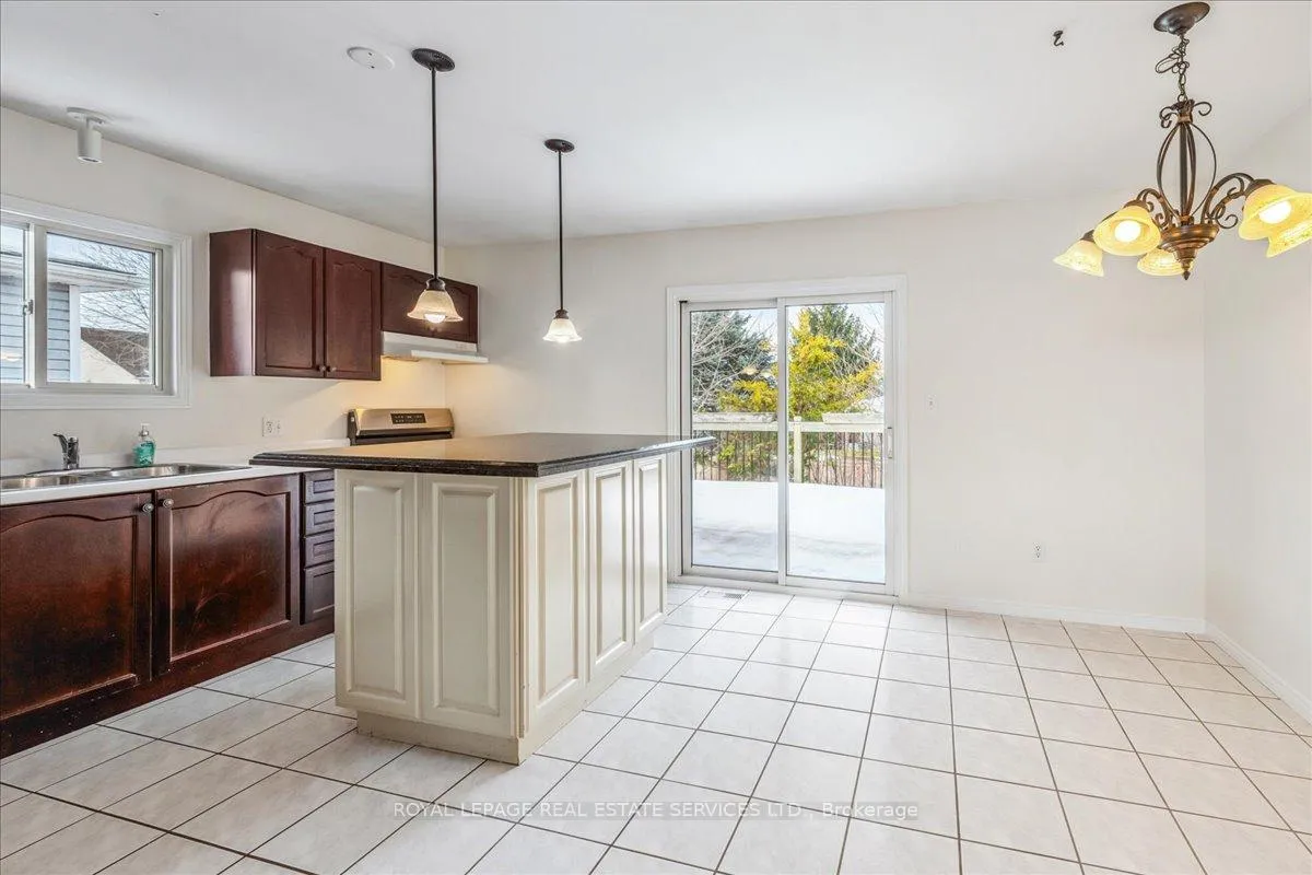 Photo 8 of 82 Whitlaw Way, Brant, Paris — HOMEH