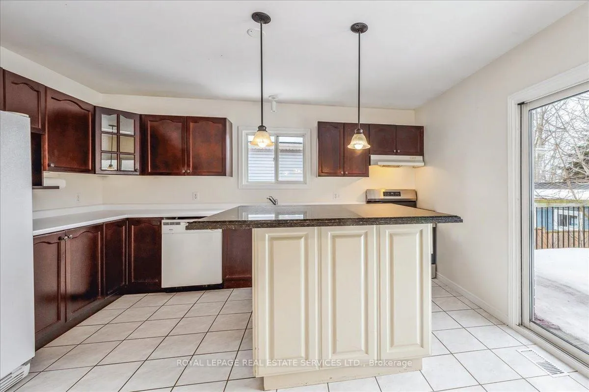 Photo 9 of 82 Whitlaw Way, Brant, Paris — HOMEH