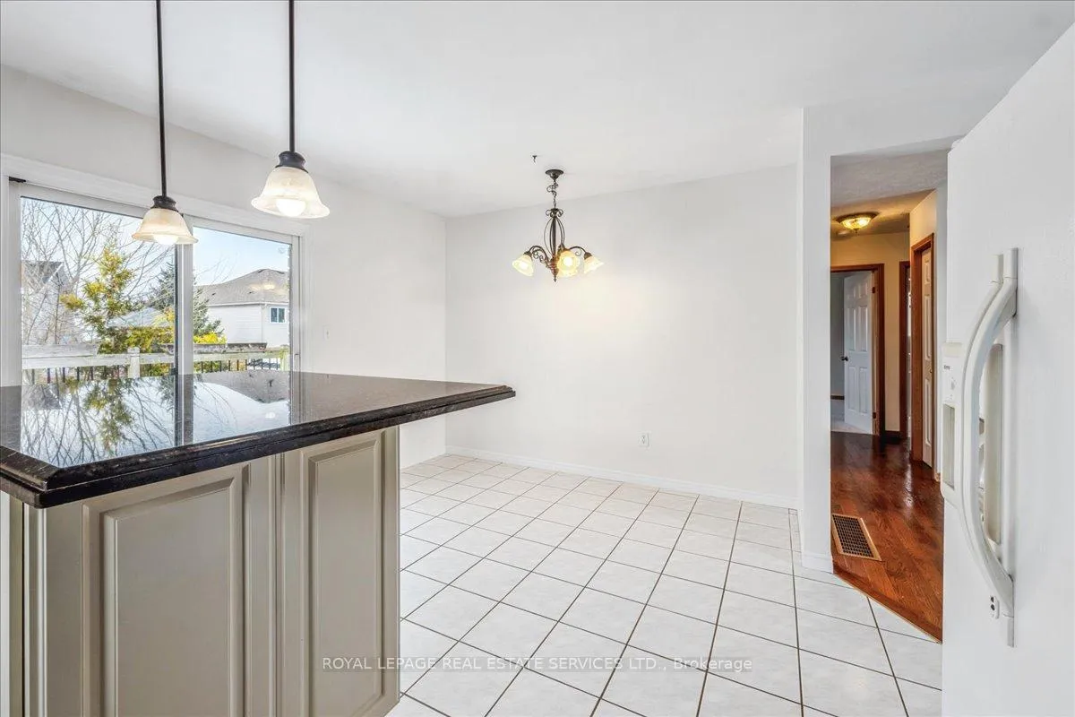 Photo 12 of 82 Whitlaw Way, Brant, Paris — HOMEH