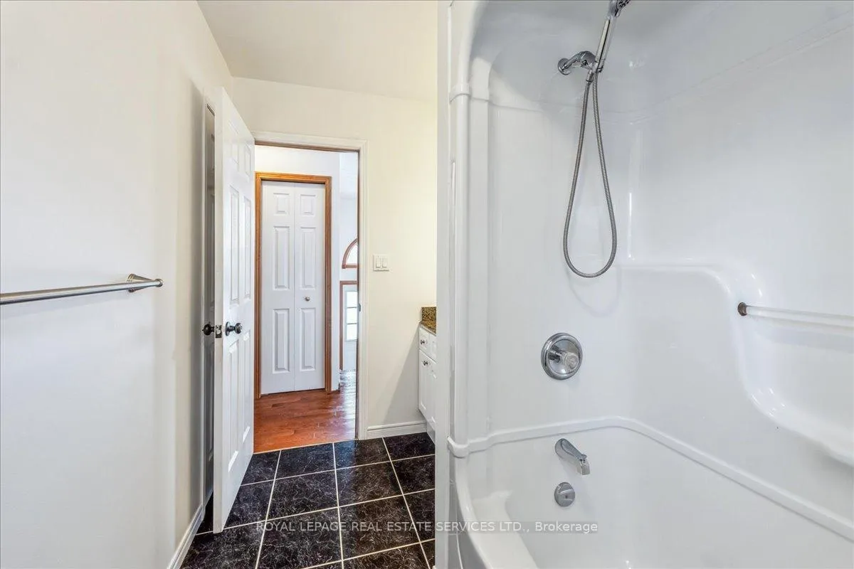Photo 15 of 82 Whitlaw Way, Brant, Paris — HOMEH