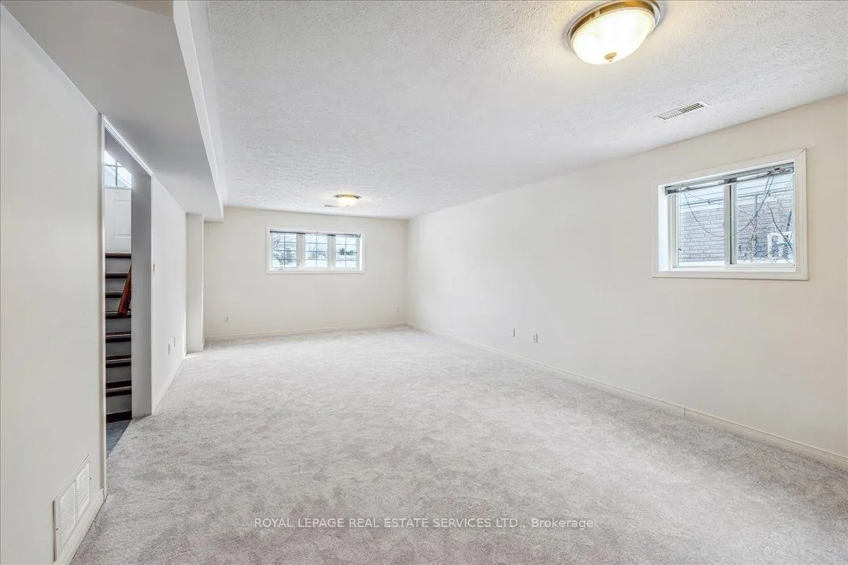 Photo 24 of 82 Whitlaw Way, Brant, Paris — HOMEH