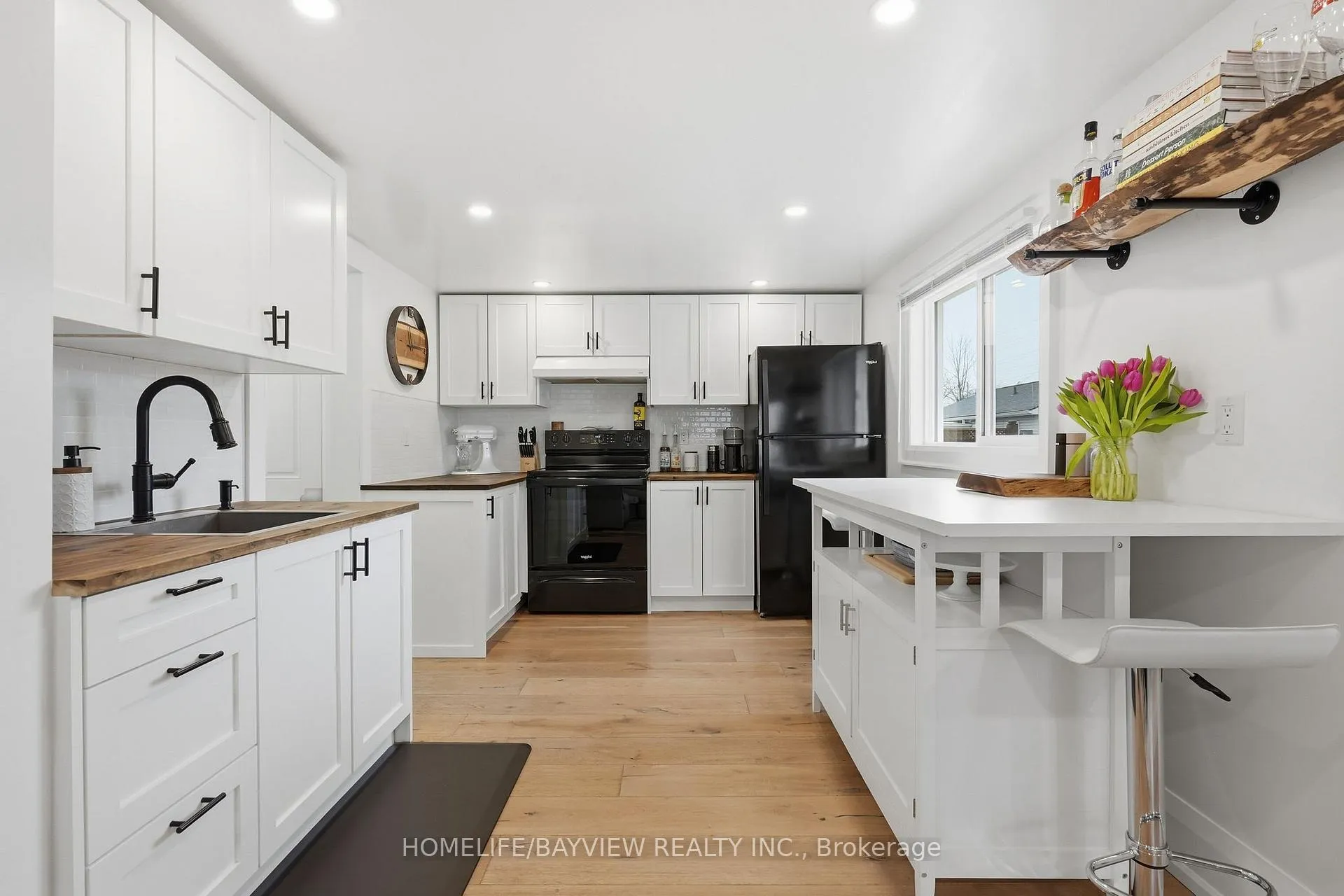 Photo 4 of 835 First Street S, Gravenhurst, Muskoka (S) — HOMEH