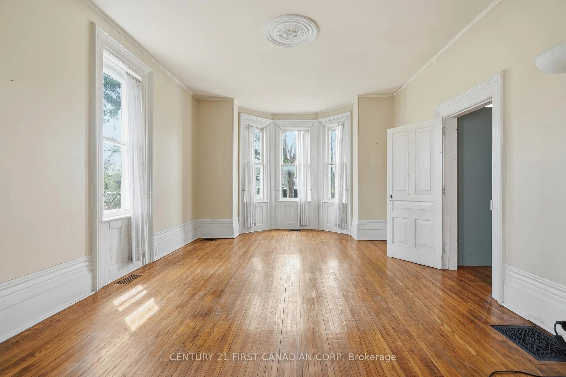 Photo 8 of 227 Monroe Street, West Elgin, Rodney — HOMEH