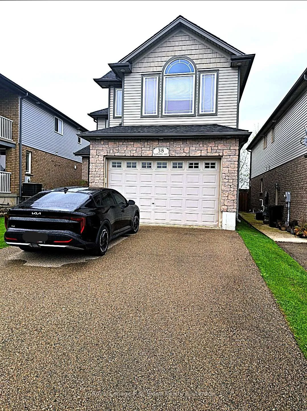 Photo 2 of 38 Langrell Avenue, Tillsonburg — HOMEH