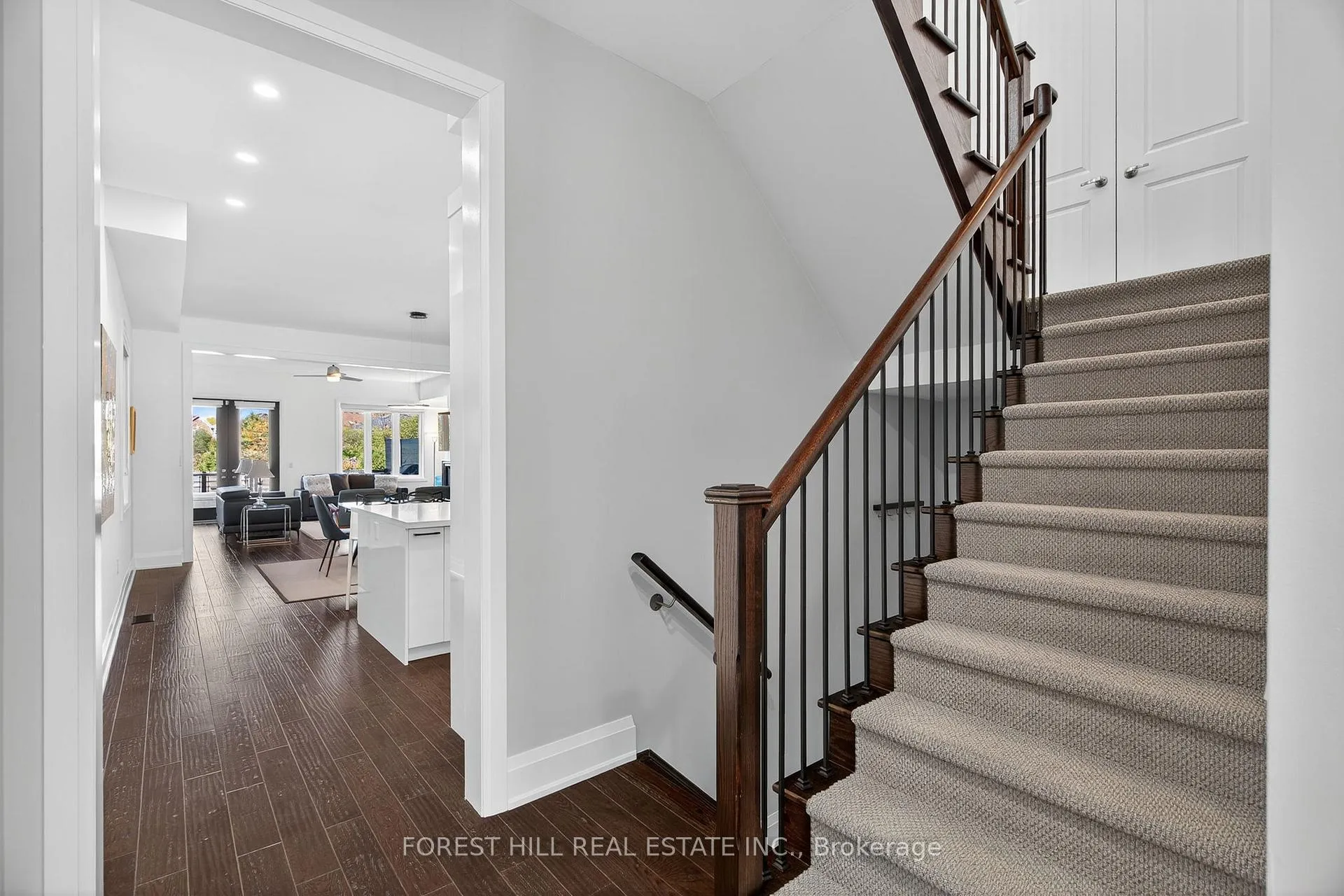 Photo 4 of 107 Hesperus Road, Vaughan, Patterson — HOMEH