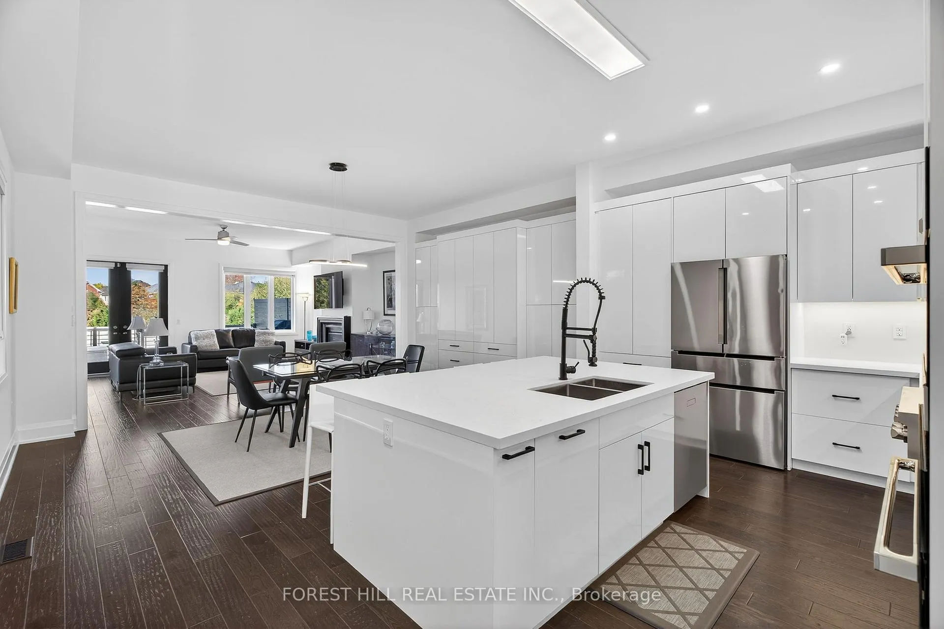 Photo 5 of 107 Hesperus Road, Vaughan, Patterson — HOMEH