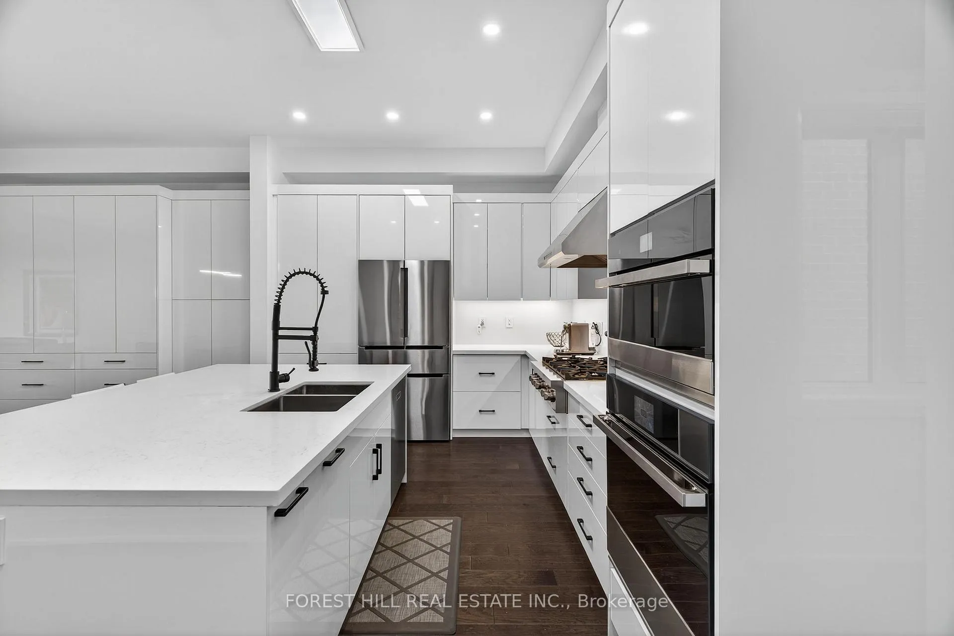 Photo 6 of 107 Hesperus Road, Vaughan, Patterson — HOMEH
