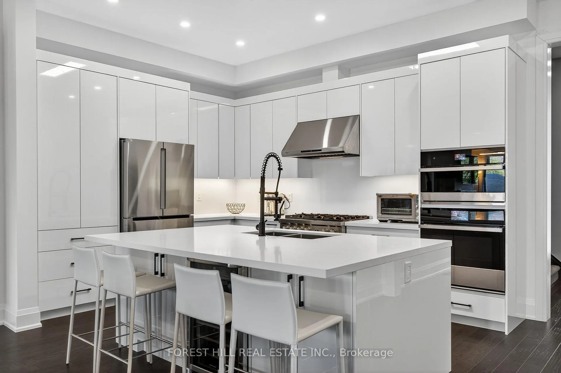 Photo 8 of 107 Hesperus Road, Vaughan, Patterson — HOMEH
