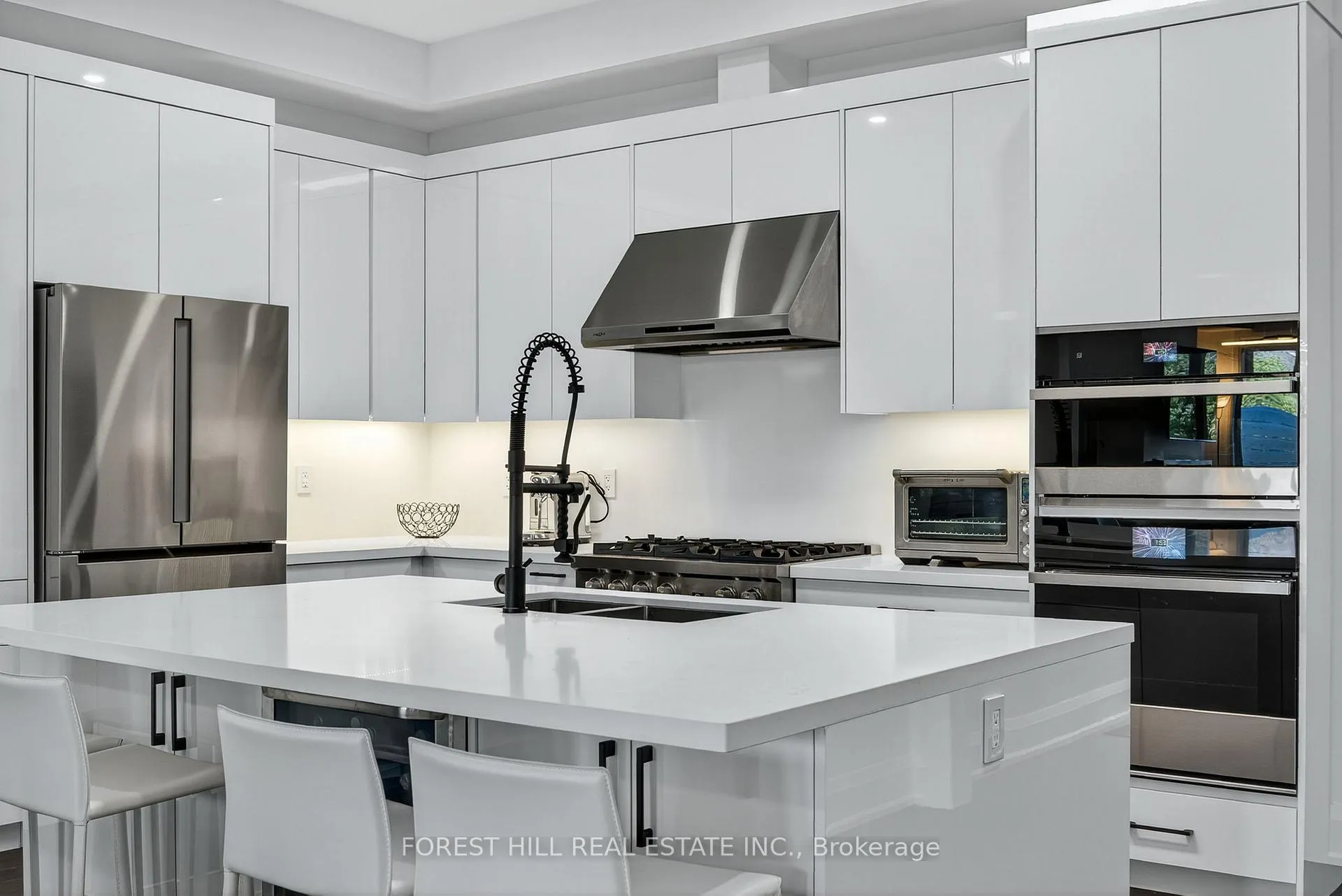 Photo 9 of 107 Hesperus Road, Vaughan, Patterson — HOMEH