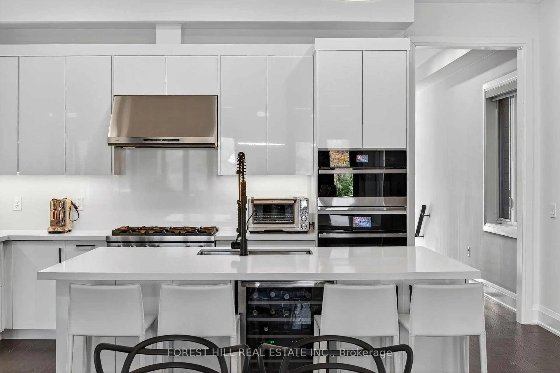 Photo 12 of 107 Hesperus Road, Vaughan, Patterson — HOMEH