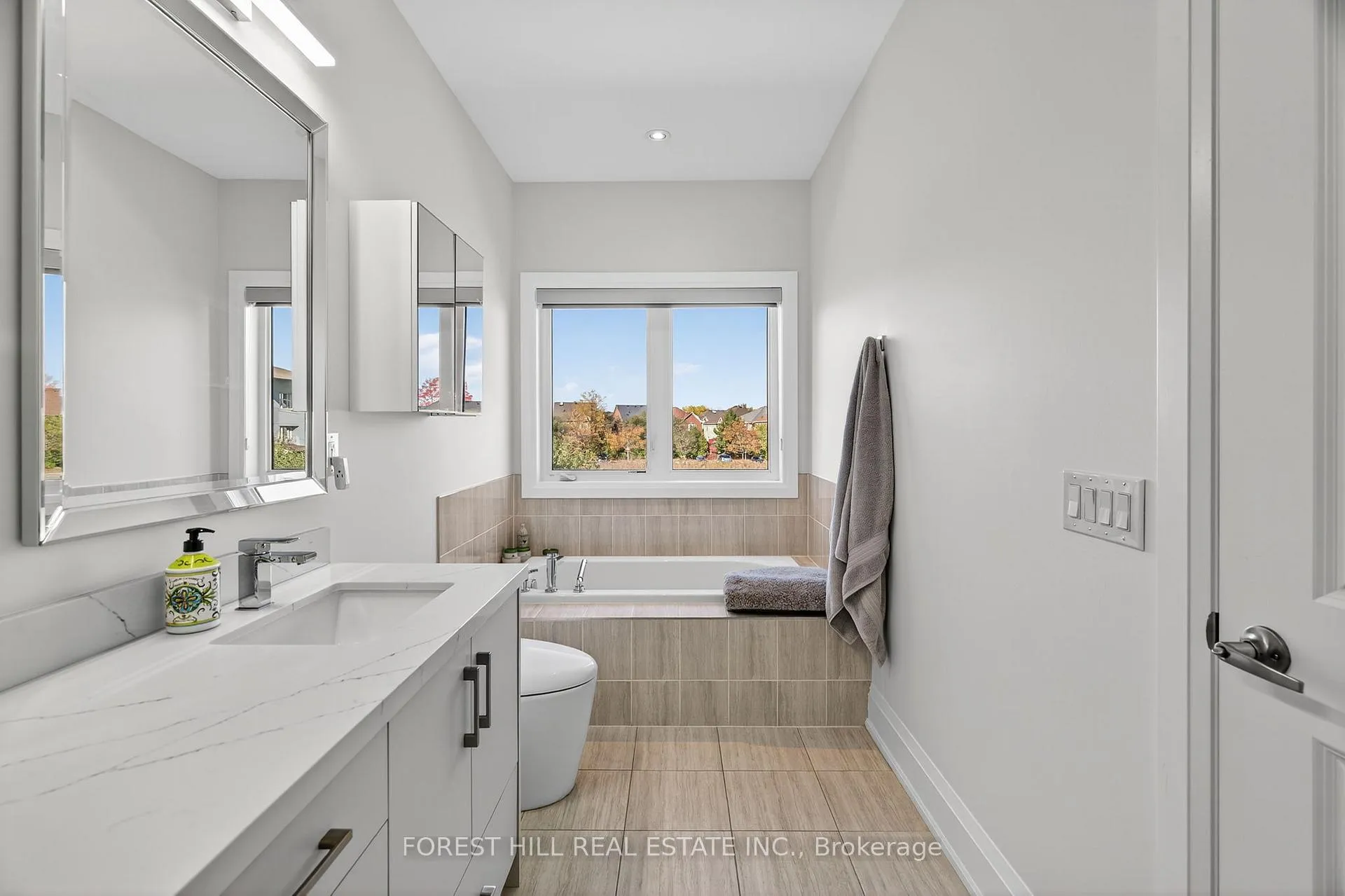 Photo 33 of 107 Hesperus Road, Vaughan, Patterson — HOMEH
