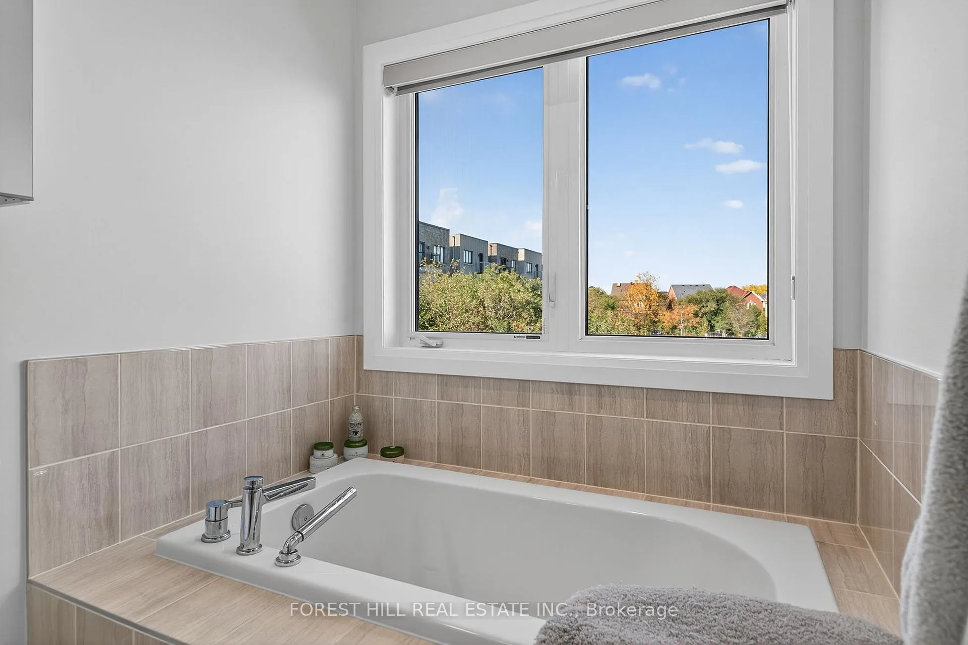 Photo 34 of 107 Hesperus Road, Vaughan, Patterson — HOMEH