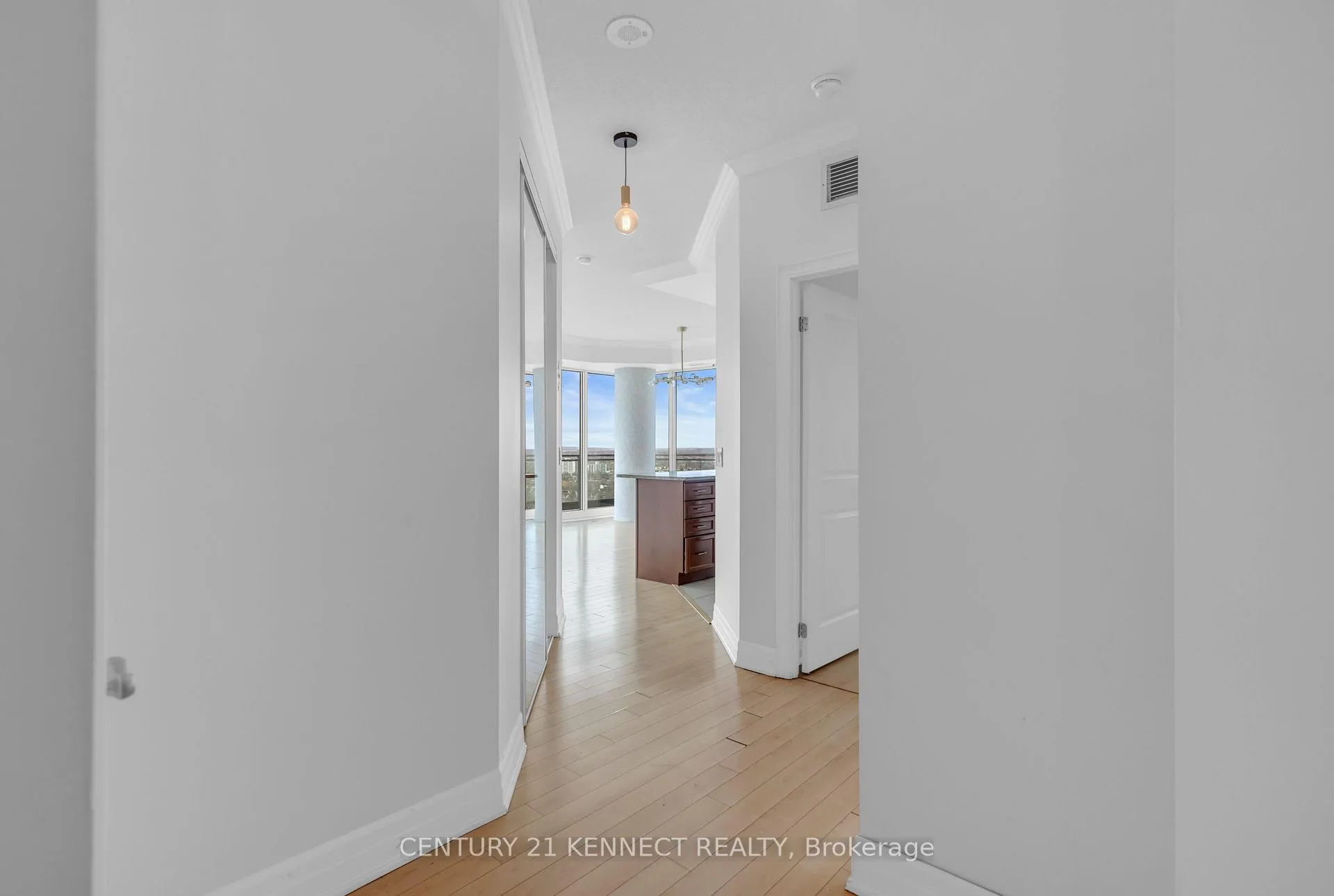 Photo 6 of Unit 2408, 100 John Street, Brampton, Downtown Brampton — HOMEH