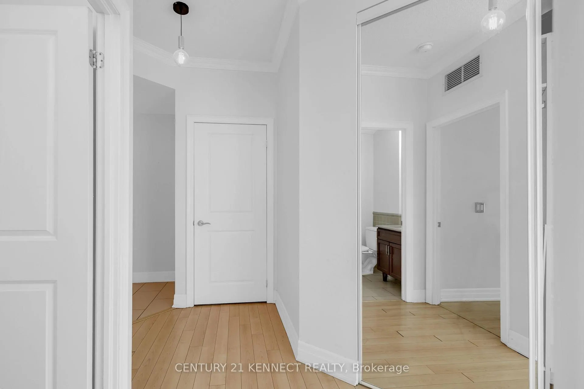 Photo 7 of Unit 2408, 100 John Street, Brampton, Downtown Brampton — HOMEH