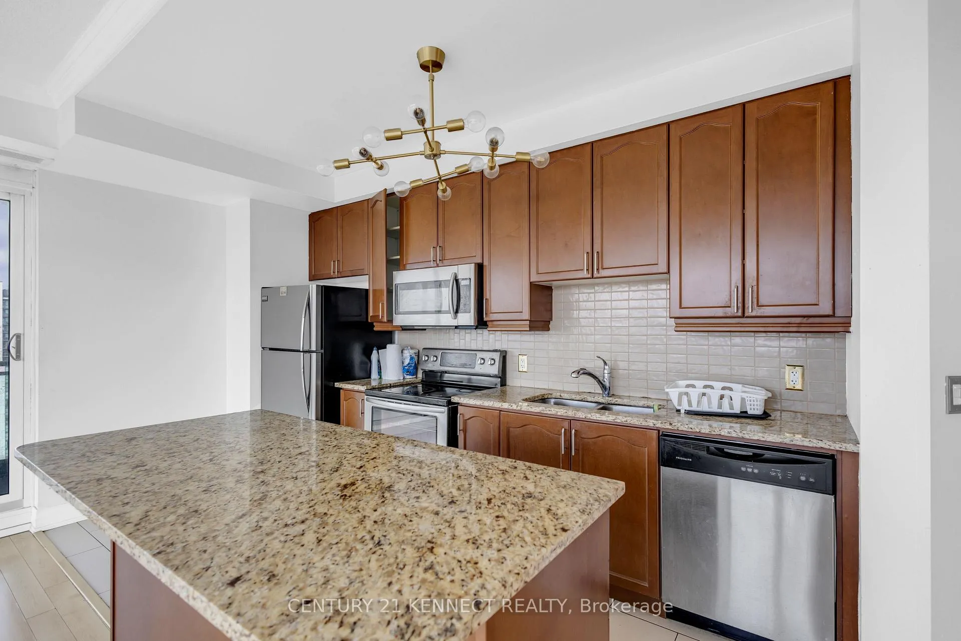 Photo 14 of Unit 2408, 100 John Street, Brampton, Downtown Brampton — HOMEH