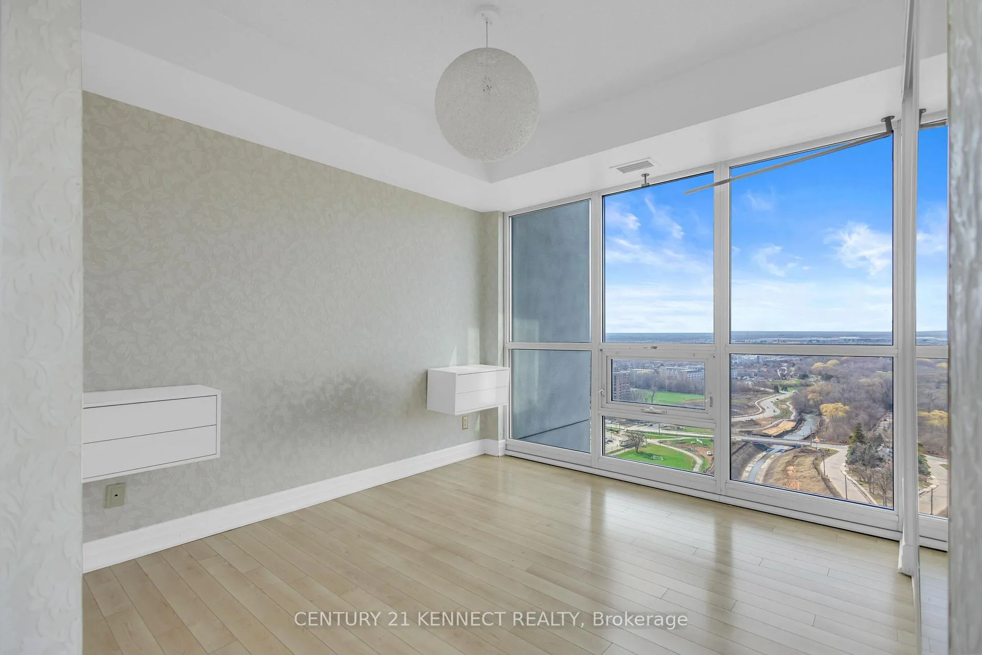 Photo 15 of Unit 2408, 100 John Street, Brampton, Downtown Brampton — HOMEH