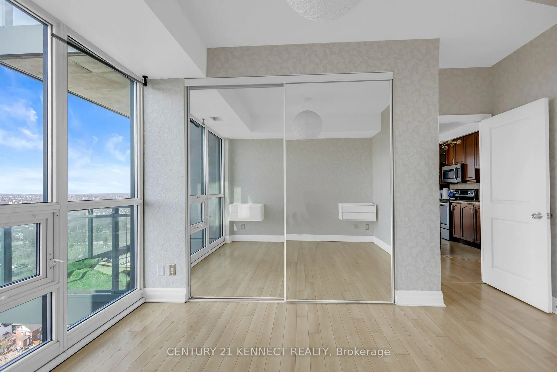 Photo 16 of Unit 2408, 100 John Street, Brampton, Downtown Brampton — HOMEH