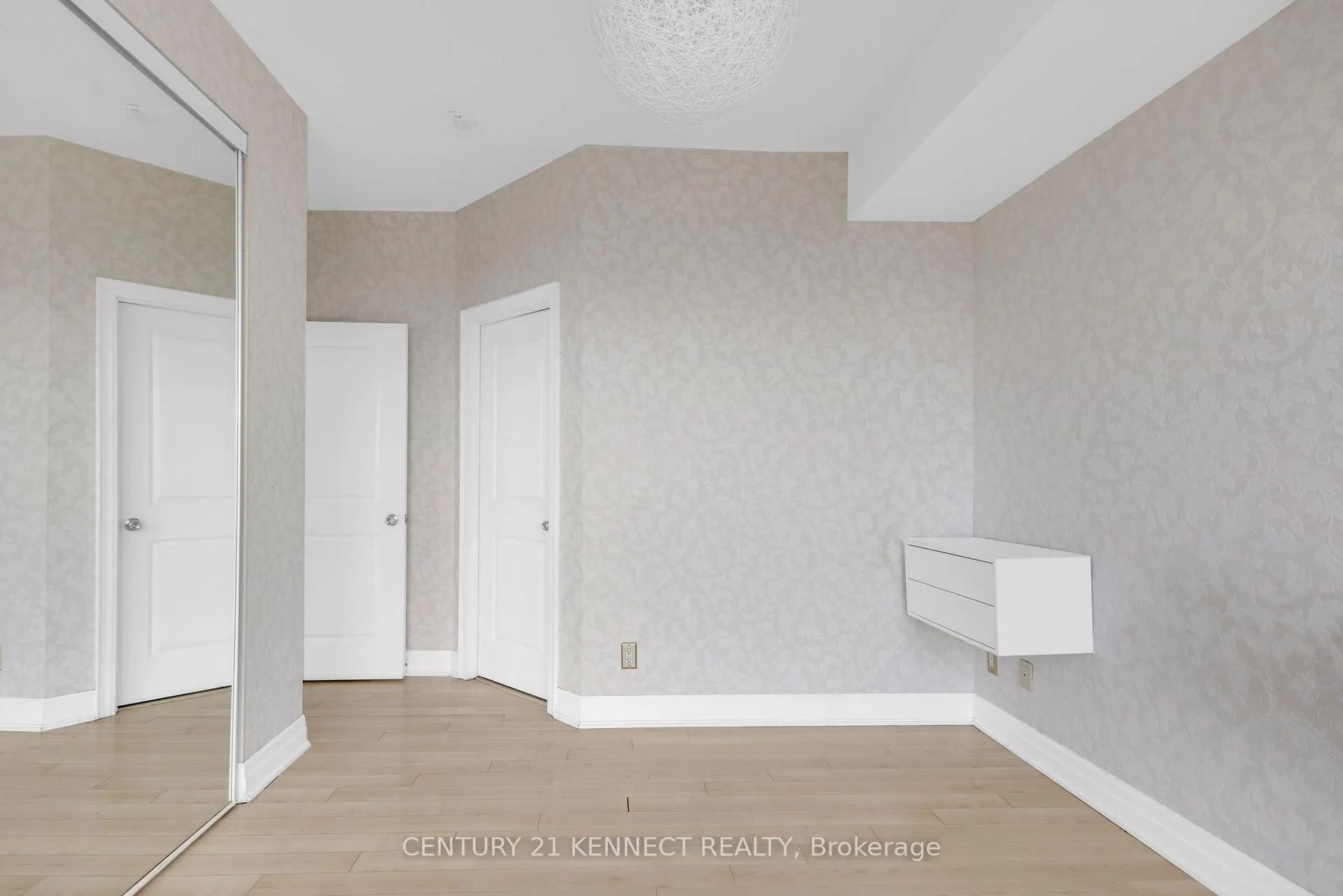 Photo 17 of Unit 2408, 100 John Street, Brampton, Downtown Brampton — HOMEH