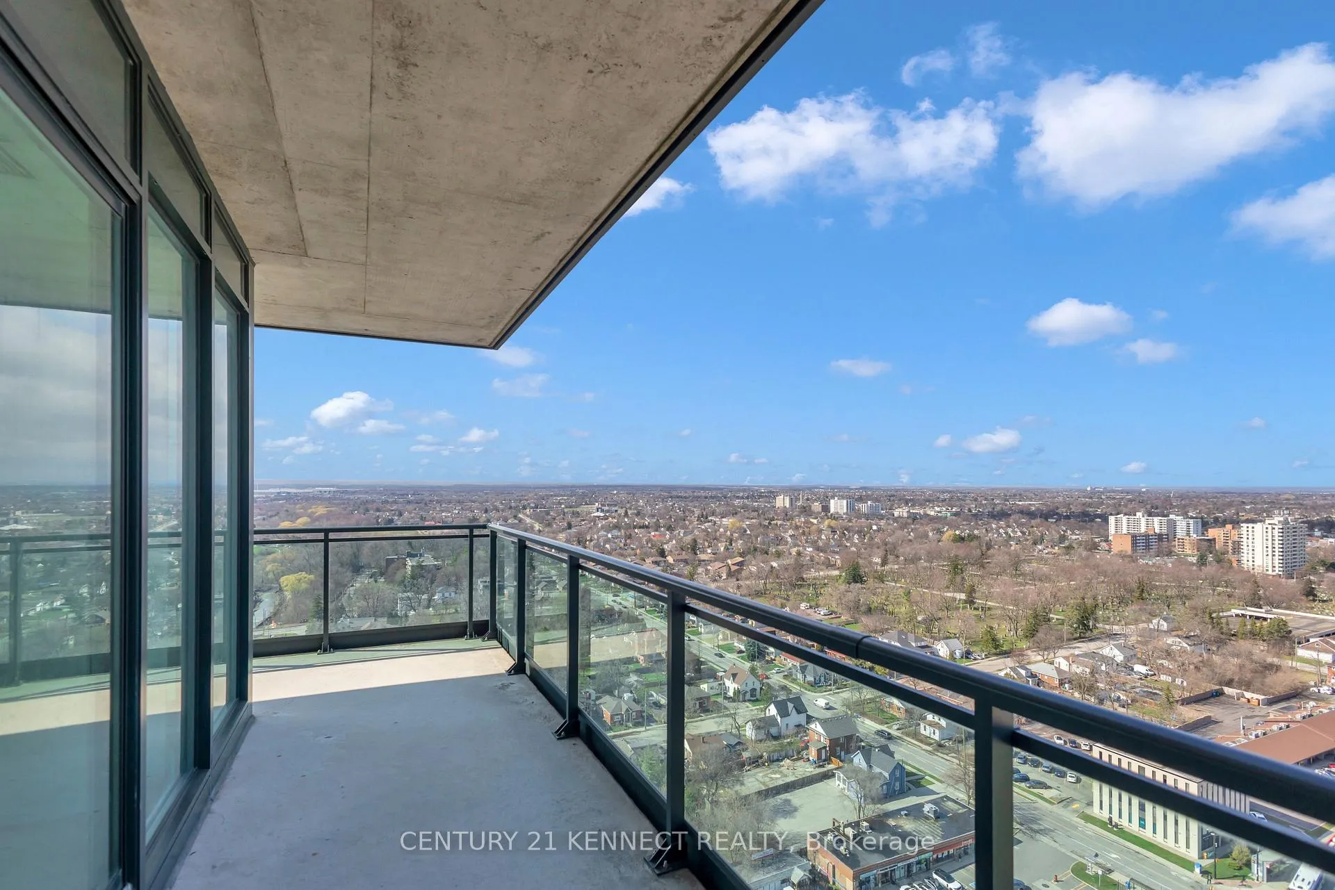 Photo 23 of Unit 2408, 100 John Street, Brampton, Downtown Brampton — HOMEH