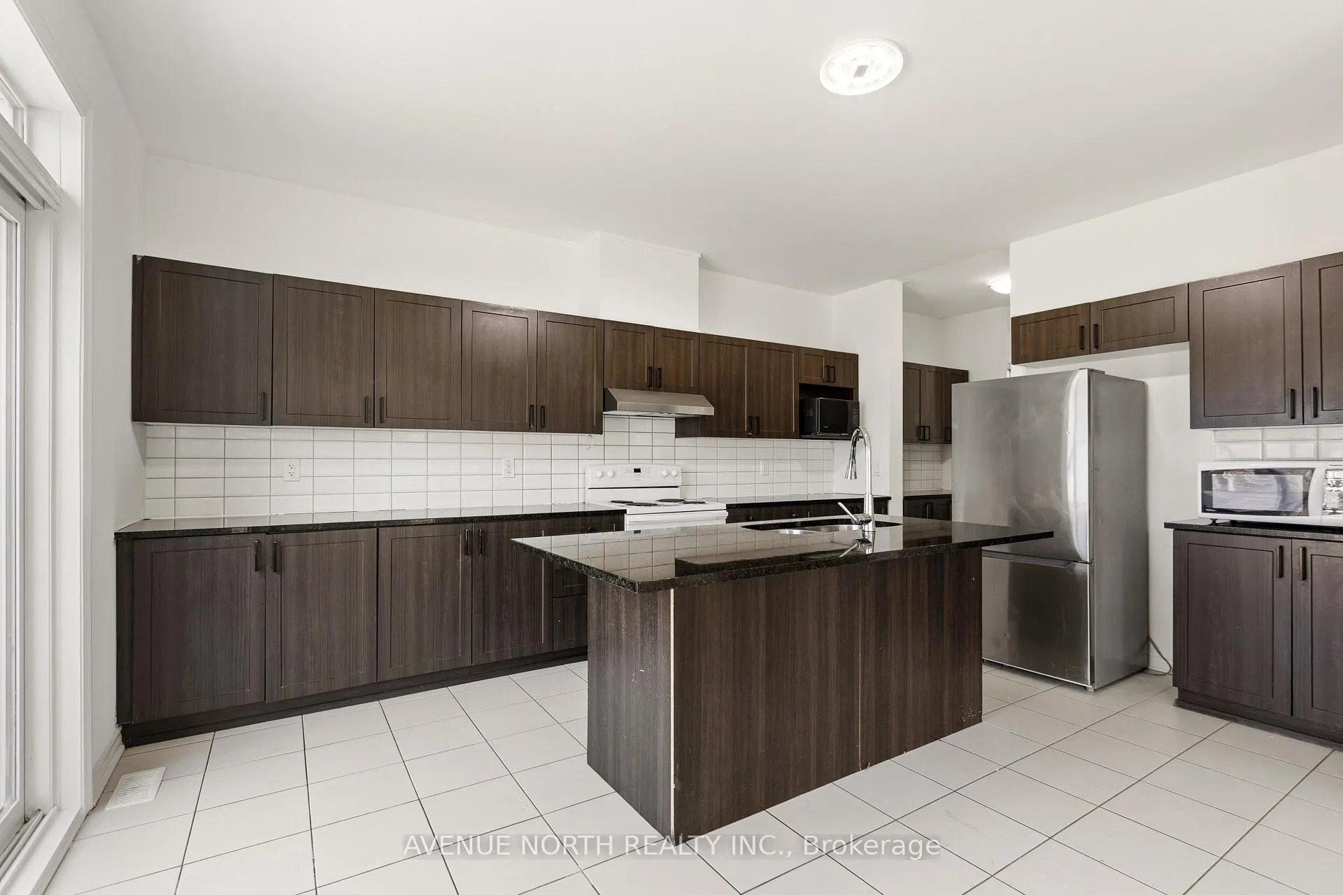 Photo 19 of 36 Dun Skipper Drive, Ottawa, Blossom Park/Kemp Park/Findlay Creek — HOMEH