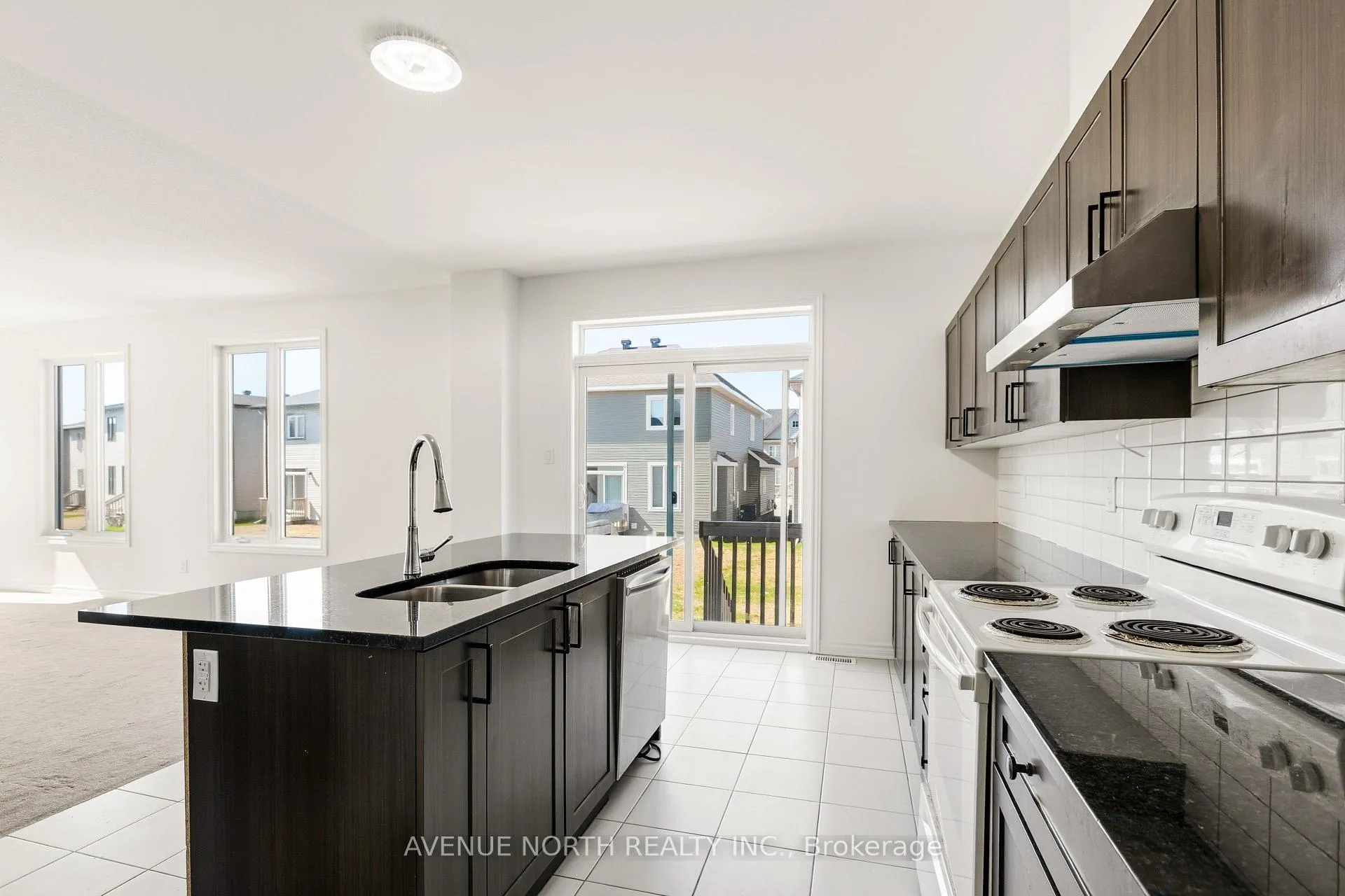 Photo 23 of 36 Dun Skipper Drive, Ottawa, Blossom Park/Kemp Park/Findlay Creek — HOMEH