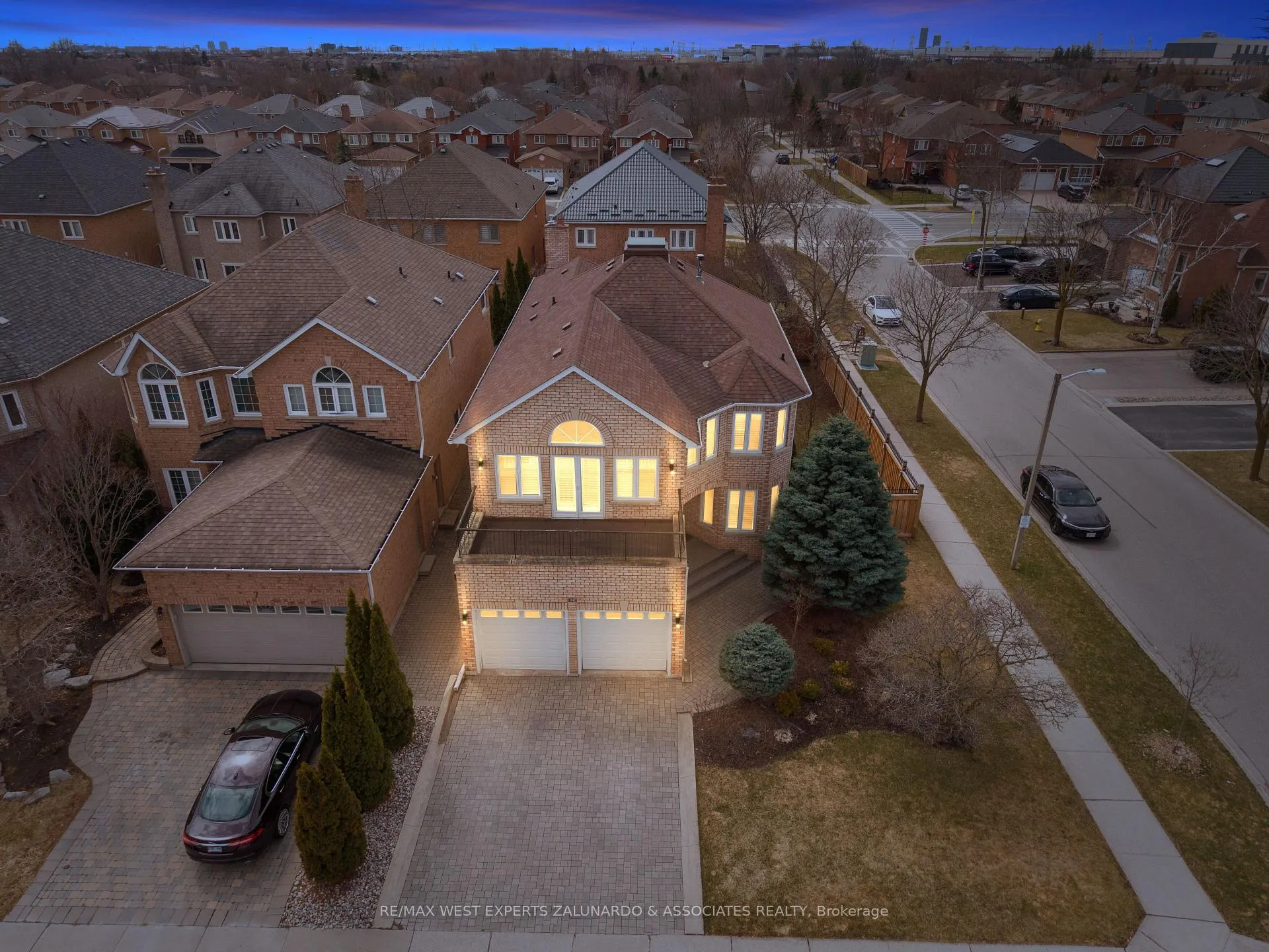 Photo 2 of 1 Lanterna Crescent, Vaughan, Elder Mills — HOMEH