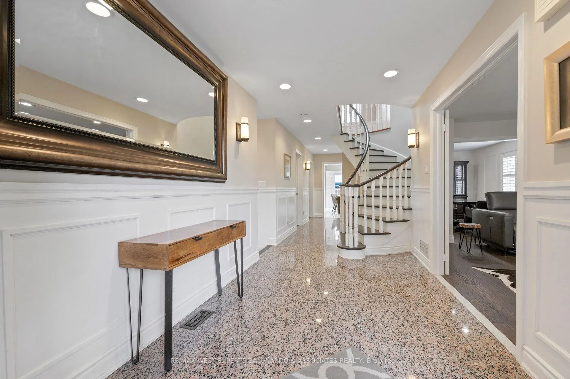 Photo 5 of 1 Lanterna Crescent, Vaughan, Elder Mills — HOMEH