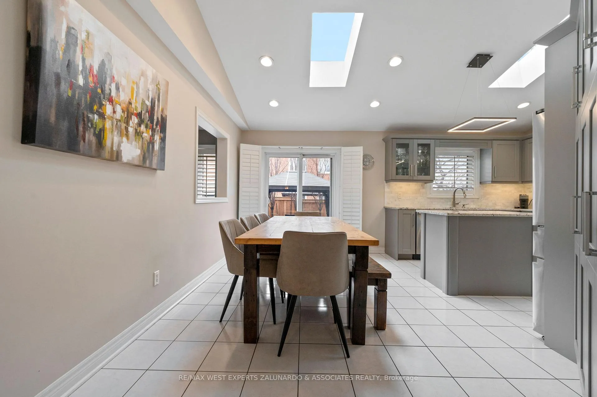 Photo 6 of 1 Lanterna Crescent, Vaughan, Elder Mills — HOMEH