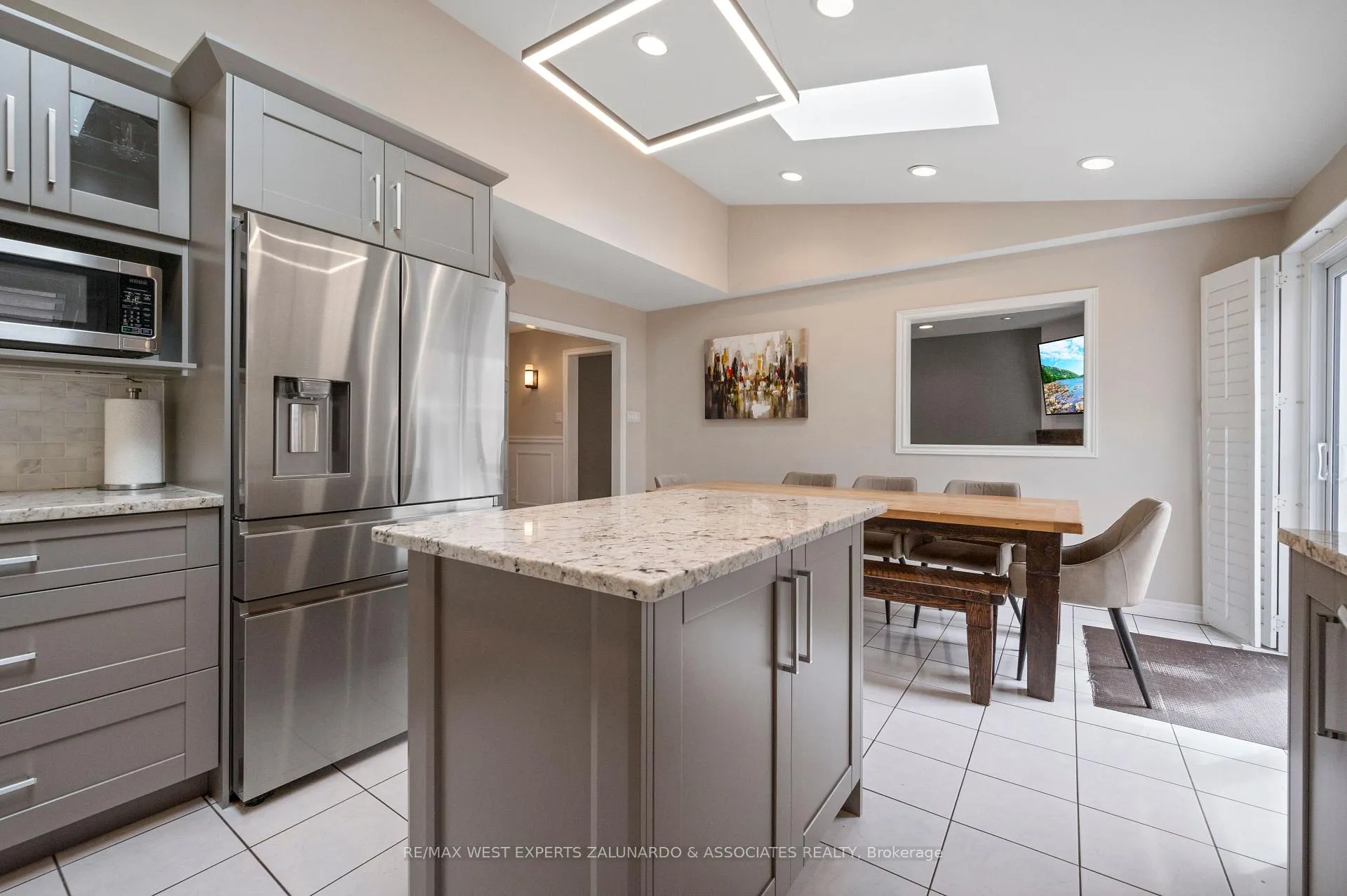 Photo 10 of 1 Lanterna Crescent, Vaughan, Elder Mills — HOMEH