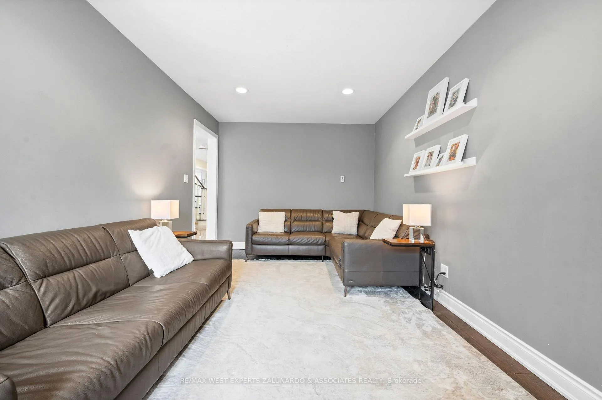 Photo 17 of 1 Lanterna Crescent, Vaughan, Elder Mills — HOMEH