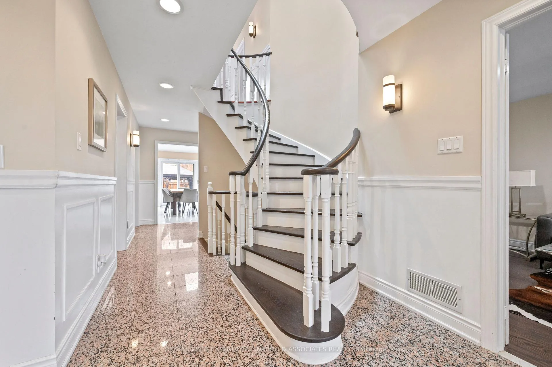 Photo 21 of 1 Lanterna Crescent, Vaughan, Elder Mills — HOMEH