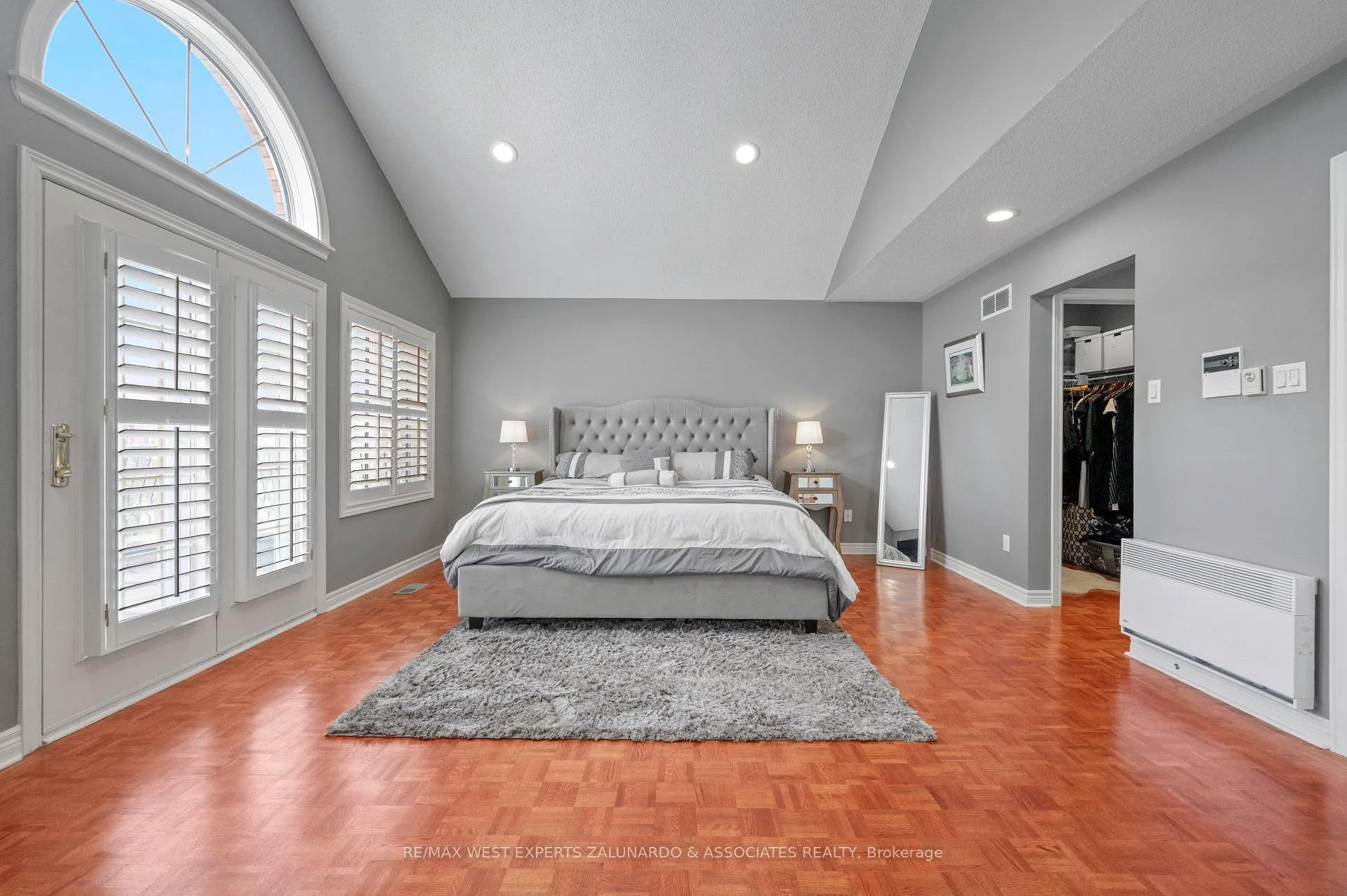 Photo 24 of 1 Lanterna Crescent, Vaughan, Elder Mills — HOMEH